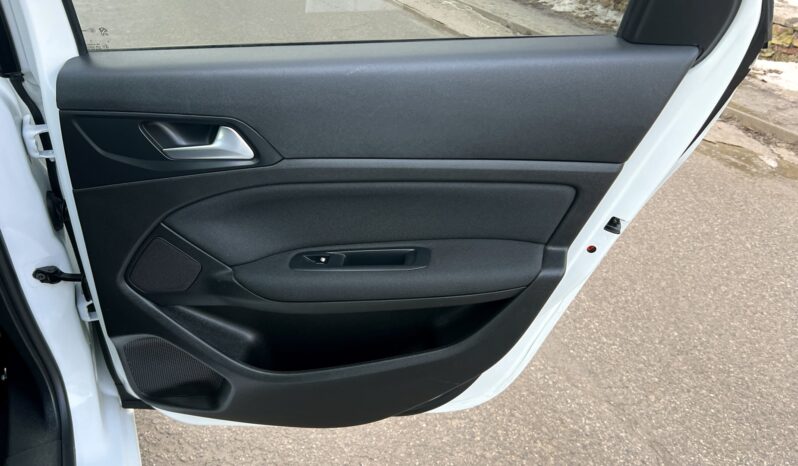 PEUGEOT 308  | FWD (przód) | Manualna | 130 KM | bialy full