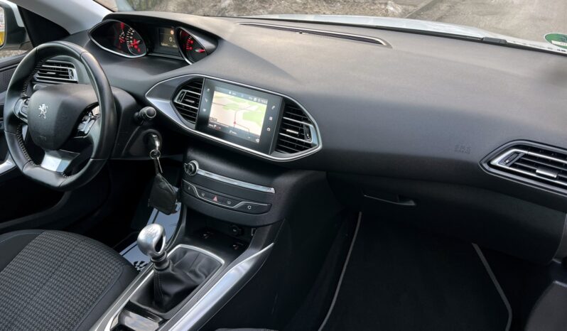 PEUGEOT 308  | FWD (przód) | Manualna | 130 KM | bialy full