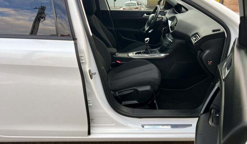PEUGEOT 308  | FWD (przód) | Manualna | 130 KM | bialy full