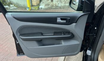 FORD Focus  | FWD (przód) | Manualna | 100 KM | Czarny full