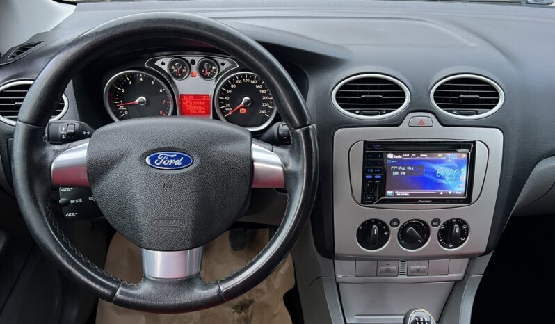 FORD Focus  | FWD (przód) | Manualna | 100 KM | Czarny full