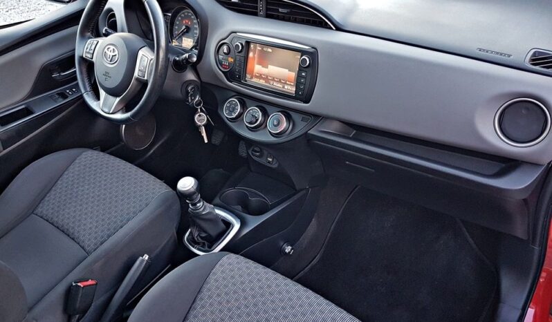 TOYOTA Yaris  | FWD (przód) | Manualna | 99 KM | Czerwony full