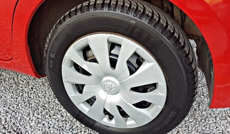 TOYOTA Yaris  | FWD (przód) | Manualna | 99 KM | Czerwony full