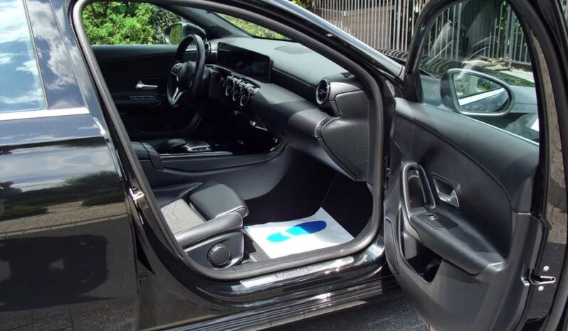 MERCEDES-BENZ   Klasa A    163 KM    Automatyczna    FWD (przód)    Czarny full