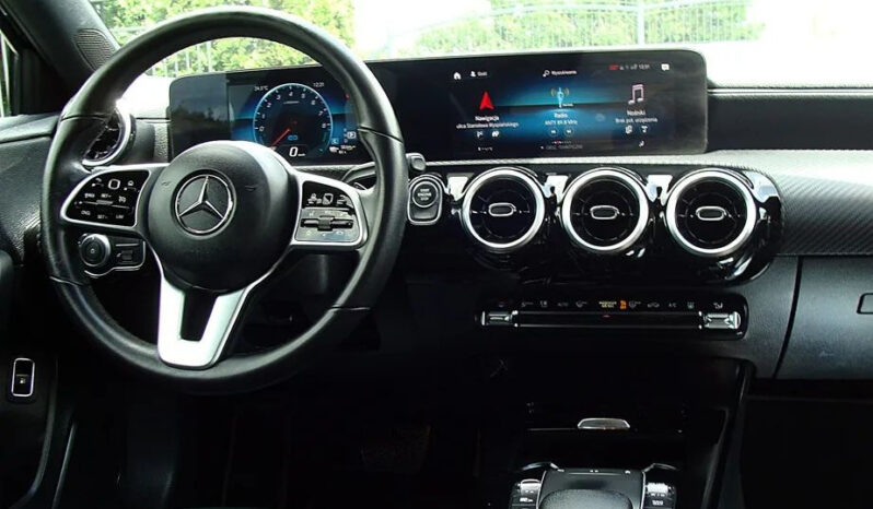 MERCEDES-BENZ   Klasa A    163 KM    Automatyczna    FWD (przód)    Czarny full