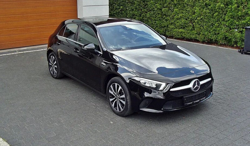 MERCEDES-BENZ   Klasa A    163 KM    Automatyczna    FWD (przód)    Czarny full