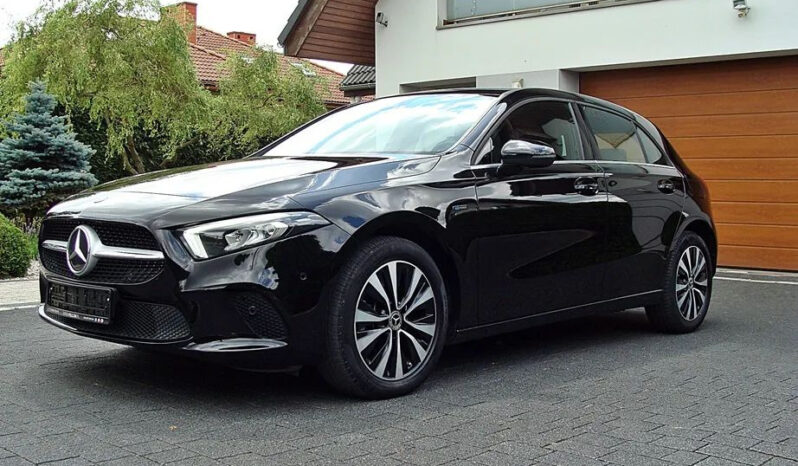 MERCEDES-BENZ   Klasa A    163 KM    Automatyczna    FWD (przód)    Czarny full
