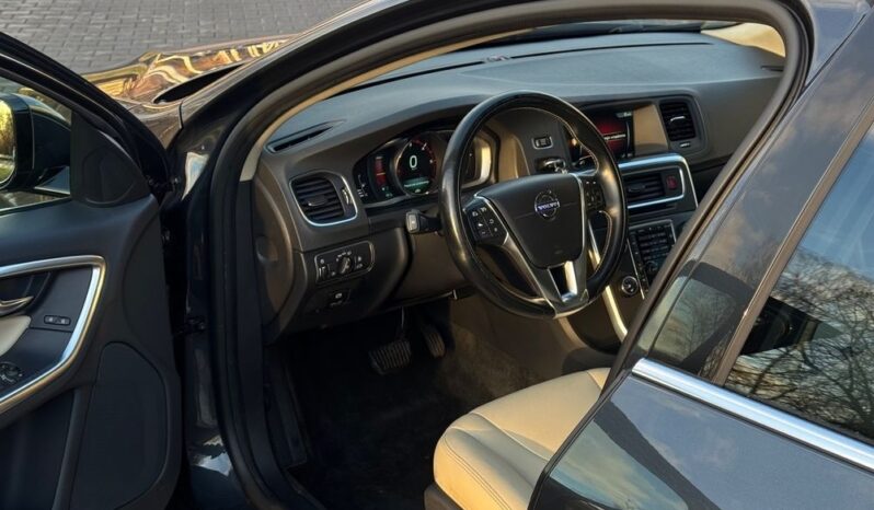 VOLVO V60  | 4×4 (doł. ręcznie) | Automatyczna | 215 KM | Szary full