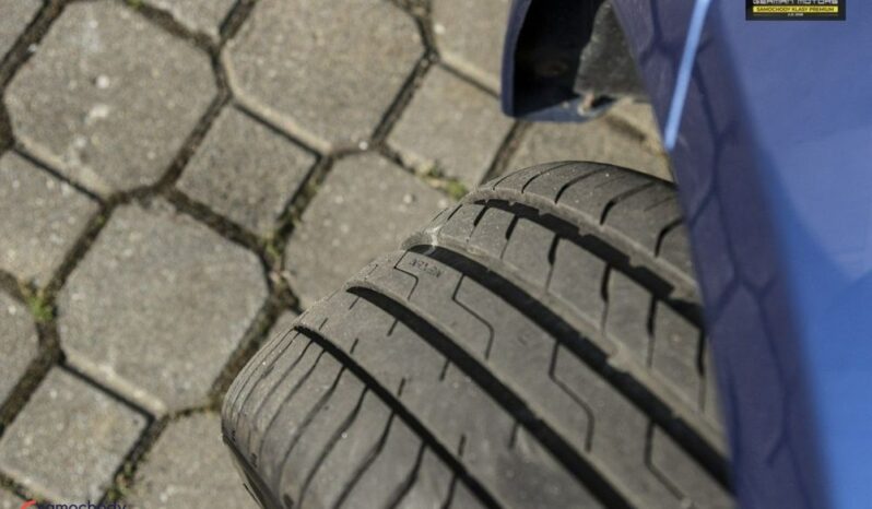 BMW Seria 1  | RWD (tył) | Manualna | 136 KM | Niebieski full