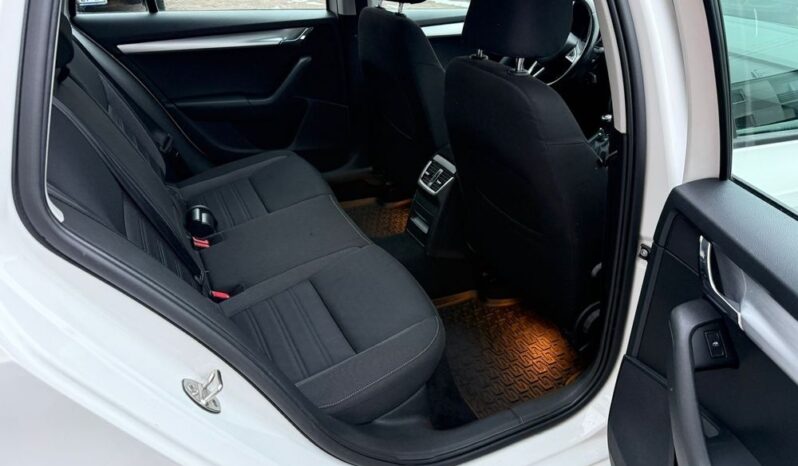 SKODA Octavia  | FWD (przód) | Manualna | 150 KM | Biały full