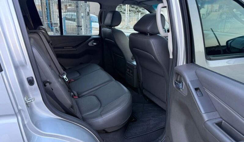 NISSAN Pathfinder  | 4×4 (doł. ręcznie) | Manualna | 190 KM | Srebrny full