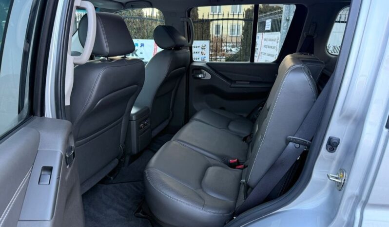 NISSAN Pathfinder  | 4×4 (doł. ręcznie) | Manualna | 190 KM | Srebrny full