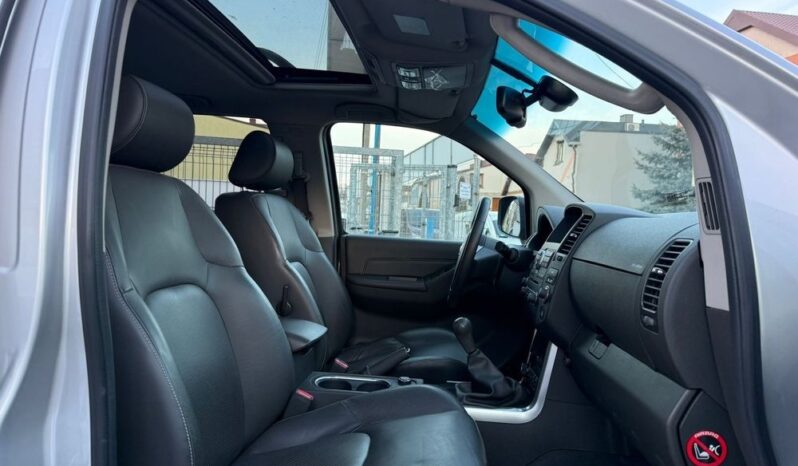 NISSAN Pathfinder  | 4×4 (doł. ręcznie) | Manualna | 190 KM | Srebrny full