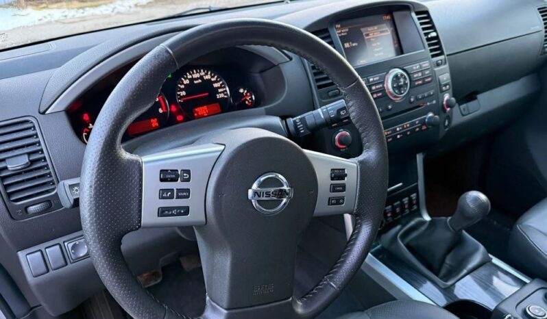 NISSAN Pathfinder  | 4×4 (doł. ręcznie) | Manualna | 190 KM | Srebrny full