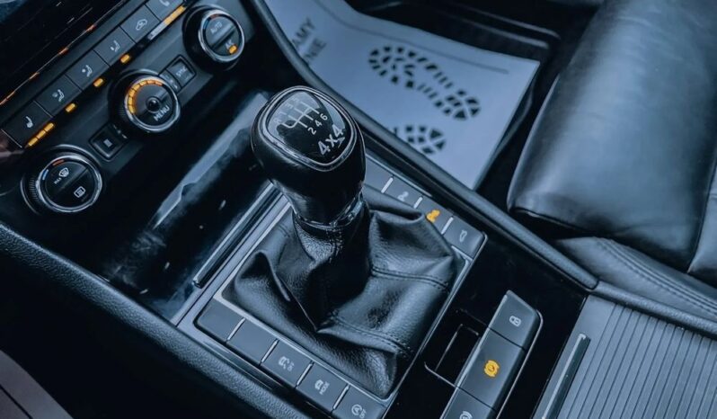 SKODA Superb  | 4×4 (stały) | Manualna | 150 KM | Szary full