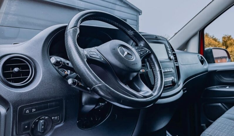 MERCEDES-BENZ Vito  | 4×4 (stały) | Automatyczna | 136 KM | Czerwony full