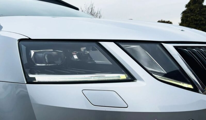 SKODA Octavia  | 4×4 (stały) | Automatyczna | 180 KM | Srebrny full