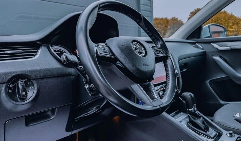 SKODA Octavia  | 4×4 (stały) | Automatyczna | 180 KM | Srebrny full