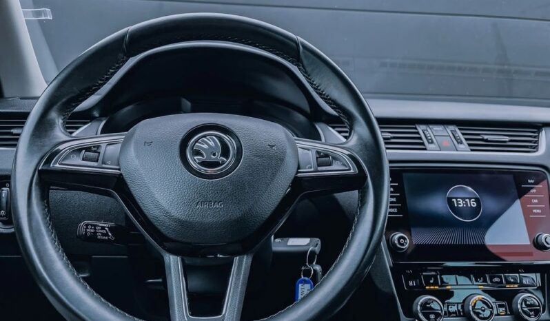 SKODA Octavia  | 4×4 (stały) | Automatyczna | 180 KM | Srebrny full