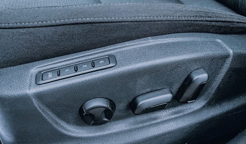 SKODA Octavia  | 4×4 (stały) | Automatyczna | 180 KM | Srebrny full