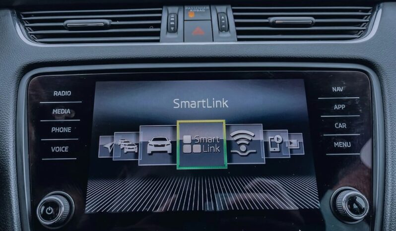 SKODA Octavia  | 4×4 (stały) | Automatyczna | 180 KM | Srebrny full