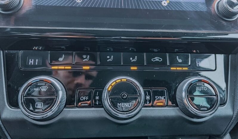 SKODA Octavia  | 4×4 (stały) | Automatyczna | 180 KM | Srebrny full