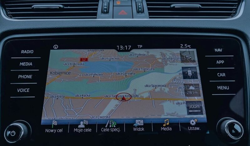 SKODA Octavia  | 4×4 (stały) | Automatyczna | 180 KM | Srebrny full