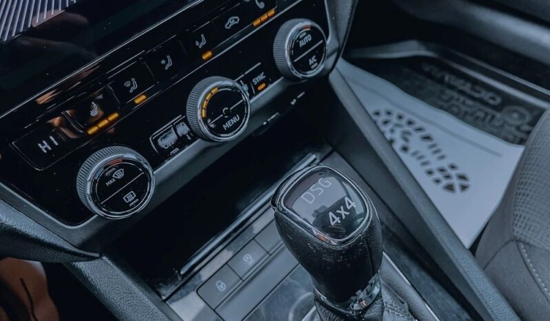 SKODA Octavia  | 4×4 (stały) | Automatyczna | 180 KM | Srebrny full