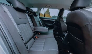 SKODA Octavia  | 4×4 (stały) | Automatyczna | 180 KM | Srebrny full