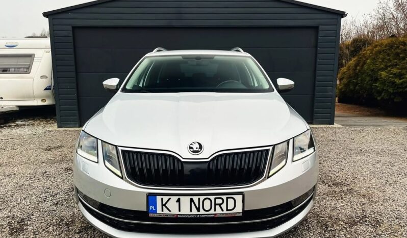 SKODA Octavia  | 4×4 (stały) | Automatyczna | 180 KM | Srebrny full