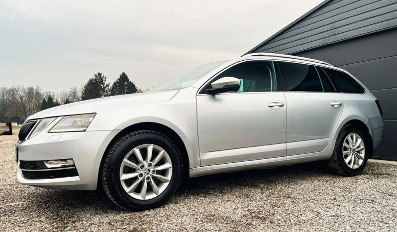 SKODA Octavia  | 4×4 (stały) | Automatyczna | 180 KM | Srebrny full