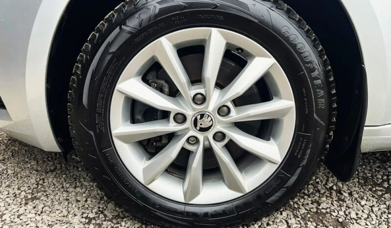 SKODA Octavia  | 4×4 (stały) | Automatyczna | 180 KM | Srebrny full