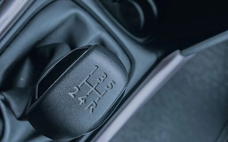 PEUGEOT 2008  | FWD (przód) | Manualna | 110 KM | Srebrny full