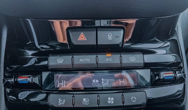 PEUGEOT 2008  | FWD (przód) | Manualna | 110 KM | Srebrny full