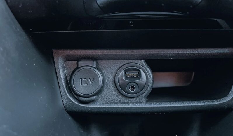 PEUGEOT 2008  | FWD (przód) | Manualna | 110 KM | Srebrny full