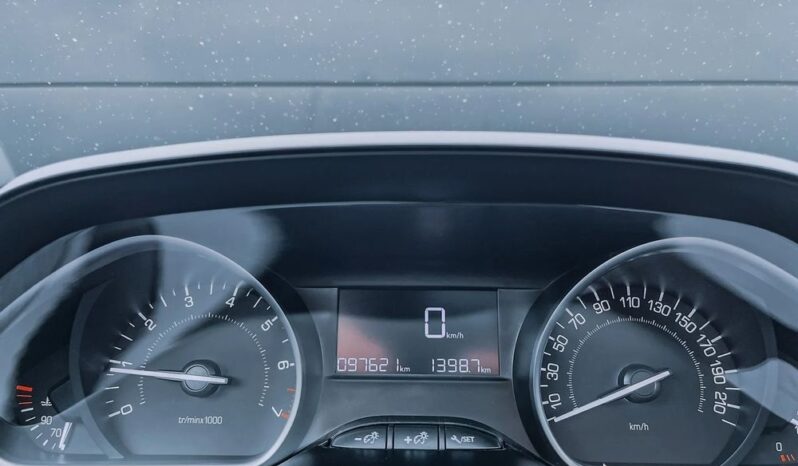 PEUGEOT 2008  | FWD (przód) | Manualna | 110 KM | Srebrny full