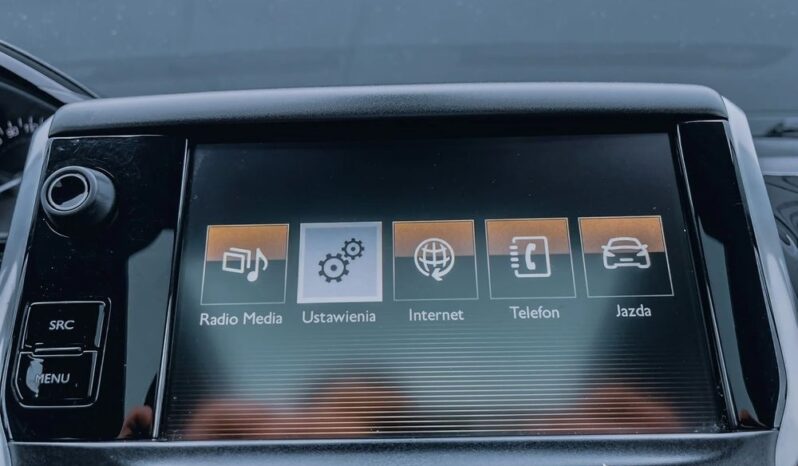 PEUGEOT 2008  | FWD (przód) | Manualna | 110 KM | Srebrny full