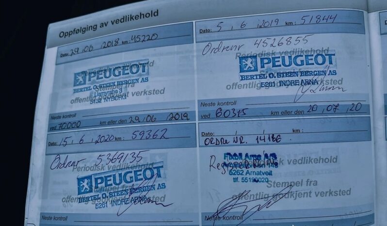 PEUGEOT 2008  | FWD (przód) | Manualna | 110 KM | Srebrny full