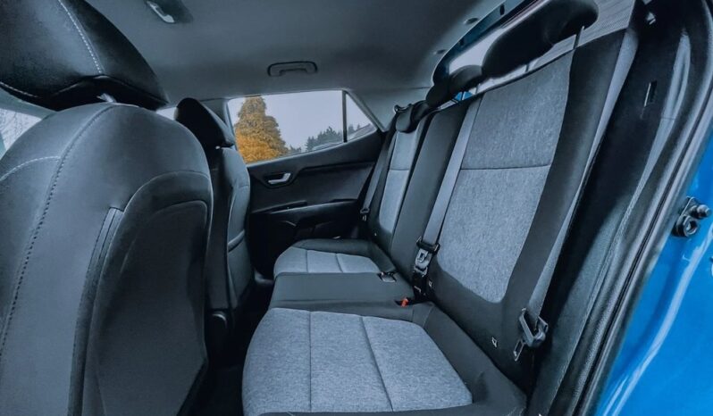 KIA Stonic  | FWD (przód) | Manualna | 100 KM | Niebieski full