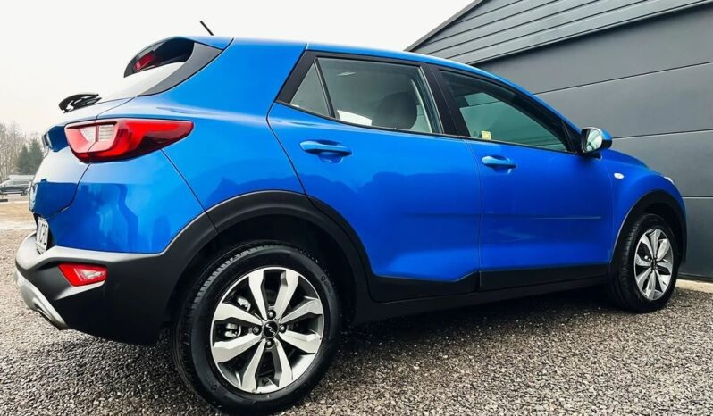 KIA Stonic  | FWD (przód) | Manualna | 100 KM | Niebieski full