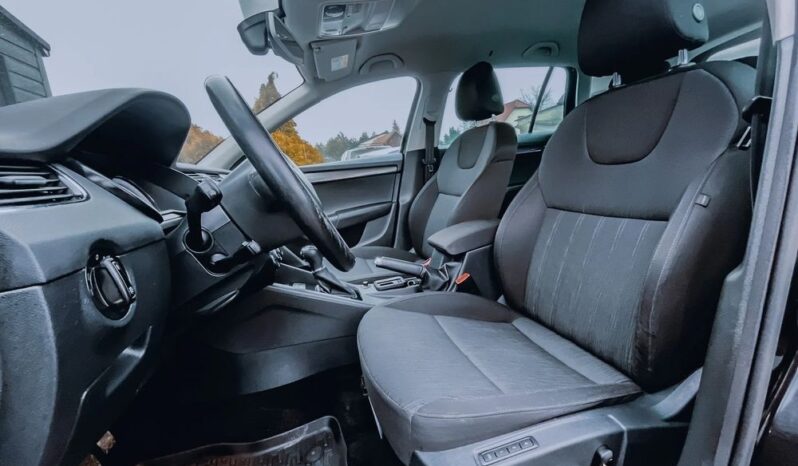 SKODA Octavia  | FWD (przód) | Automatyczna | 180 KM | Czarny full