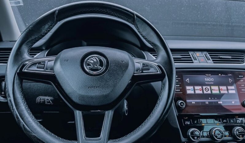 SKODA Octavia  | FWD (przód) | Automatyczna | 180 KM | Czarny full