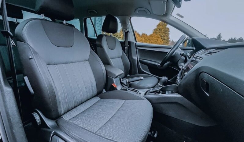 SKODA Octavia  | FWD (przód) | Automatyczna | 180 KM | Czarny full