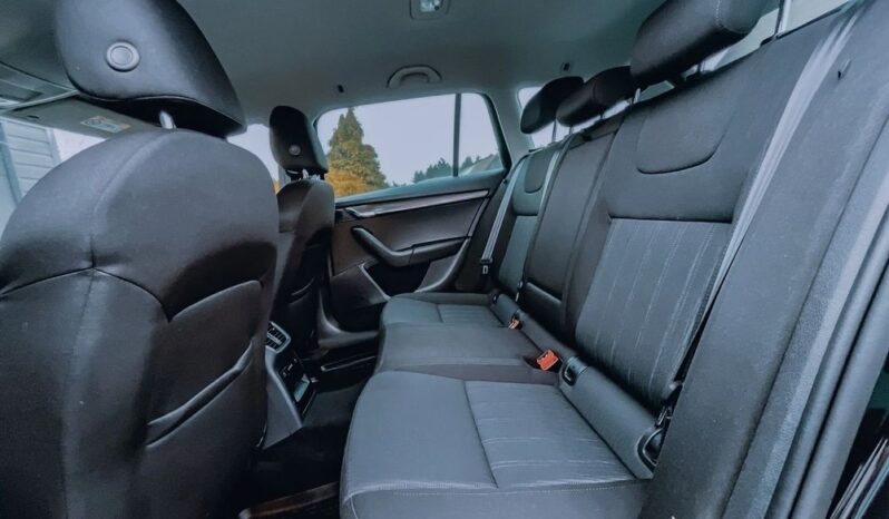 SKODA Octavia  | FWD (przód) | Automatyczna | 180 KM | Czarny full