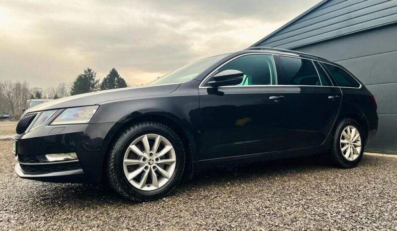 SKODA Octavia  | FWD (przód) | Automatyczna | 180 KM | Czarny full