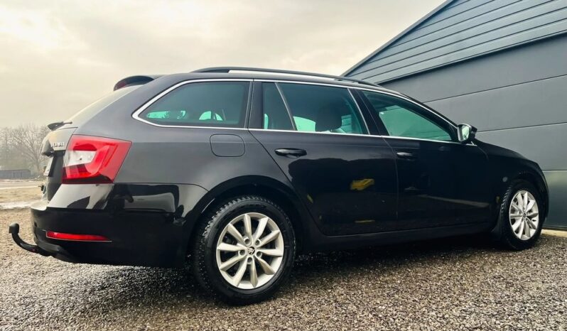 SKODA Octavia  | FWD (przód) | Automatyczna | 180 KM | Czarny full