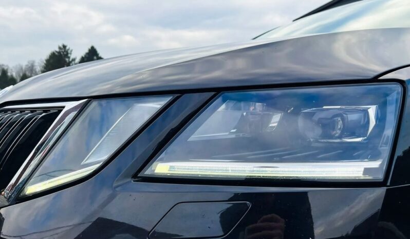 SKODA Octavia  | 4×4 (stały) | Automatyczna | 150 KM | Czarny full