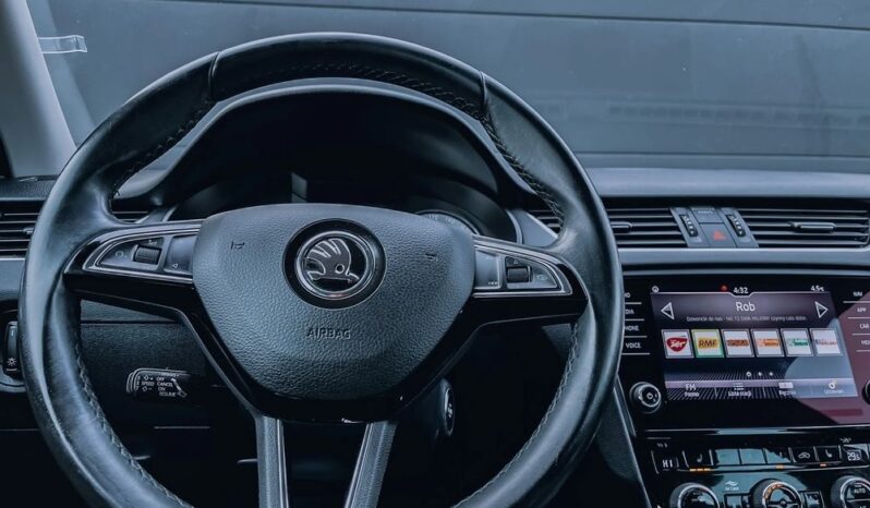 SKODA Octavia  | 4×4 (stały) | Automatyczna | 150 KM | Czarny full