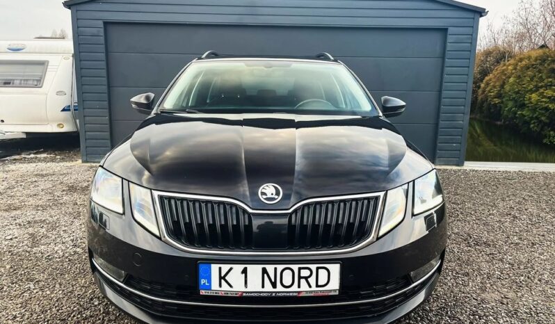 SKODA Octavia  | 4×4 (stały) | Automatyczna | 150 KM | Czarny full