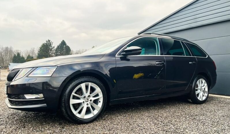 SKODA Octavia  | 4×4 (stały) | Automatyczna | 150 KM | Czarny full